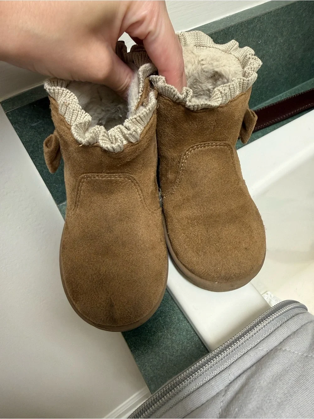 Size 6 toddler brown fur lined boots